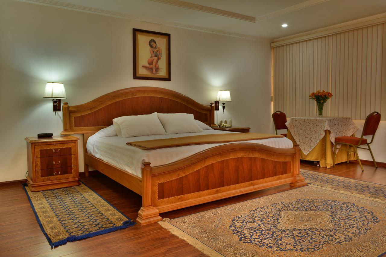 Hotel Cordero Куэнка Экстерьер фото